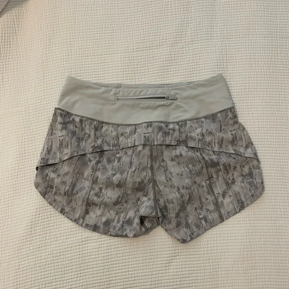 Lulu Mid-Rise 4’ Speed Up Short - Multi Grey - Picture 3 of 3